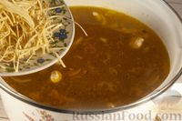 Фото приготовления рецепта: Фасолевый суп с куриными потрошками и лапшой - шаг №12