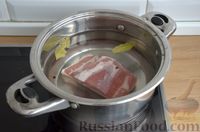 Фото приготовления рецепта: Суп из свинины с шампиньонами, сельдереем и зелёным горошком - шаг №1