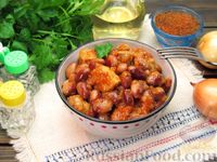 Фото приготовления рецепта: Свинина, тушенная с консервированной фасолью в томатном соусе - шаг №12