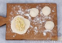 Фото приготовления рецепта: Жареные пирожки с картошкой и курицей (из дрожжевого теста) - шаг №16
