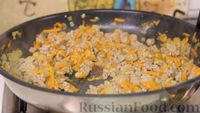 Фото приготовления рецепта: Простейшие ленивые голубцы в сковороде - шаг №4
