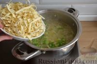 Фото приготовления рецепта: Куриный суп с яичной лапшой - шаг №13