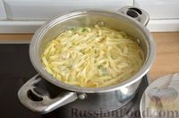 Фото приготовления рецепта: Куриный суп с яичной лапшой - шаг №15