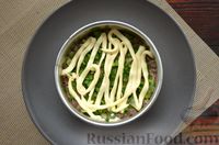 Фото приготовления рецепта: Салат с сардинами, морской капустой, свёклой и яйцами - шаг №8