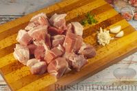 Фото приготовления рецепта: Жаркое из свинины с картофелем, перцем, сметаной и сыром (в духовке) - шаг №4