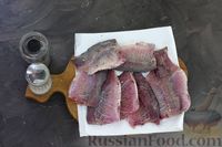 Фото приготовления рецепта: Жареные караси в сметанном соусе с грибами - шаг №4