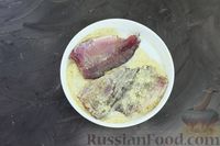 Фото приготовления рецепта: Жареные караси в сметанном соусе с грибами - шаг №5