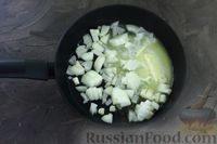 Фото приготовления рецепта: Жареные караси в сметанном соусе с грибами - шаг №8
