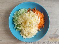 Фото приготовления рецепта: Салат с сельдереем, морковью, яблоком и сыром - шаг №9