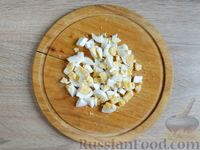 Фото приготовления рецепта: Салат с шампиньонами, ананасами, ветчиной и кукурузой - шаг №4