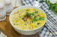 Фото к рецепту: Сливочный суп с рисом,  грибами и сельдереем
