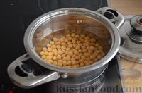 Фото приготовления рецепта: Куриный суп с нутом и томатами - шаг №1