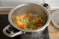 Фото приготовления рецепта: Куриный суп с нутом и томатами - шаг №8