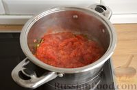 Фото приготовления рецепта: Куриный суп с нутом и томатами - шаг №9