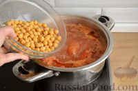 Фото приготовления рецепта: Куриный суп с нутом и томатами - шаг №11