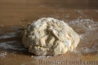 Фото приготовления рецепта: Жареные дрожжевые пирожки с картошкой и грибами - шаг №4