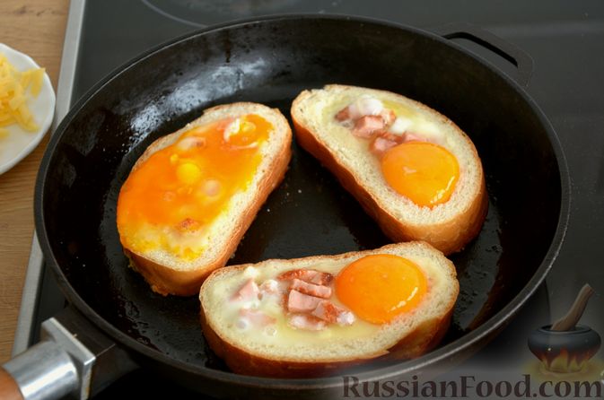 Бутерброды с ветчиной и жареным яйцом
