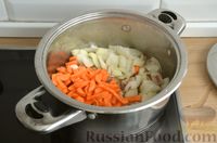 Фото приготовления рецепта: Картошка, тушенная с курицей и консервированной фасолью - шаг №5