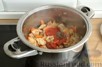 Фото приготовления рецепта: Картошка, тушенная с курицей и консервированной фасолью - шаг №6