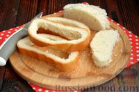 Фото приготовления рецепта: Яичница в хлебе, с сыром и колбасой - шаг №3