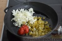 Фото приготовления рецепта: Солянка с консервированным горошком - шаг №5