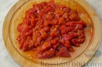 Фото приготовления рецепта: Пряный куриный суп с чечевицей, томатами и морковной "лапшой" - шаг №5