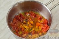 Фото приготовления рецепта: Пряный куриный суп с чечевицей, томатами и морковной "лапшой" - шаг №6