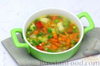 Фото к рецепту: Куриный суп с булгуром, зелёным горошком и овощами