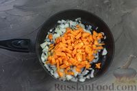 Фото приготовления рецепта: Куриный суп с булгуром, зелёным горошком и овощами - шаг №5