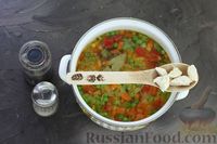 Фото приготовления рецепта: Куриный суп с булгуром, зелёным горошком и овощами - шаг №9