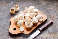 Фото приготовления рецепта: Картошка с грибами и куриными сердечками (в рукаве) - шаг №4