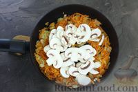 Фото приготовления рецепта: Макароны с грибами и фасолью (на сковороде) - шаг №4