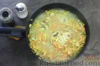 Фото приготовления рецепта: Макароны с грибами и фасолью (на сковороде) - шаг №7