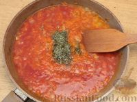 Фото приготовления рецепта: Голубцы с курицей, овсянкой и стручковой фасолью, в томатном соусе - шаг №14