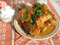Фото приготовления рецепта: Голубцы с курицей, овсянкой и стручковой фасолью, в томатном соусе - шаг №16