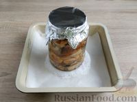 Фото приготовления рецепта: Скумбрия, запечённая в банке (в духовке) - шаг №13