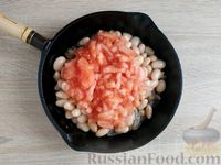 Фото приготовления рецепта: Макароны с фасолью, грибами и помидорами - шаг №12