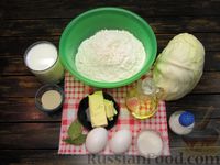 Фото приготовления рецепта: Дрожжевые пирожки на молоке, с тушёной капустой (в духовке) - шаг №1