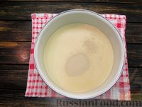 Фото приготовления рецепта: Дрожжевые пирожки на молоке, с тушёной капустой (в духовке) - шаг №3