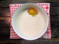 Фото приготовления рецепта: Дрожжевые пирожки на молоке, с тушёной капустой (в духовке) - шаг №5