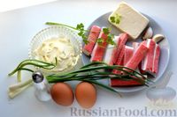 Фото приготовления рецепта: Салат с крабовыми палочками, плавленым сыром, яйцами и зелёным луком - шаг №1