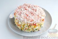 Фото приготовления рецепта: Салат с крабовыми палочками, плавленым сыром, яйцами и зелёным луком - шаг №10