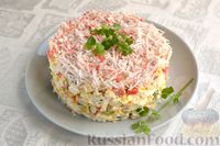 Фото приготовления рецепта: Салат с крабовыми палочками, плавленым сыром, яйцами и зелёным луком - шаг №11