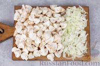Фото приготовления рецепта: Салат из жареных шампиньонов, сыра и кукурузы - шаг №2