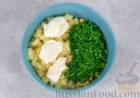 Фото приготовления рецепта: Салат с курицей, картофелем, кукурузой и консервированными ананасами - шаг №7