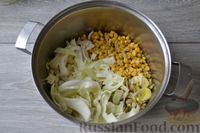 Фото приготовления рецепта: Крем-суп из кукурузы и капусты с картофельными крокетами - шаг №4