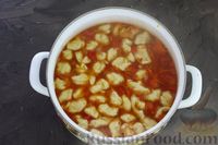 Фото приготовления рецепта: Томатный суп с клёцками - шаг №12
