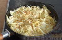 Фото приготовления рецепта: Закусочный капустно-грибной кекс - шаг №3