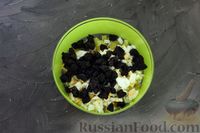 Фото приготовления рецепта: Салат с говядиной, картофелем, черносливом и яйцами - шаг №8
