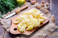 Фото приготовления рецепта: Жареная картошка с тыквой и курицей - шаг №3